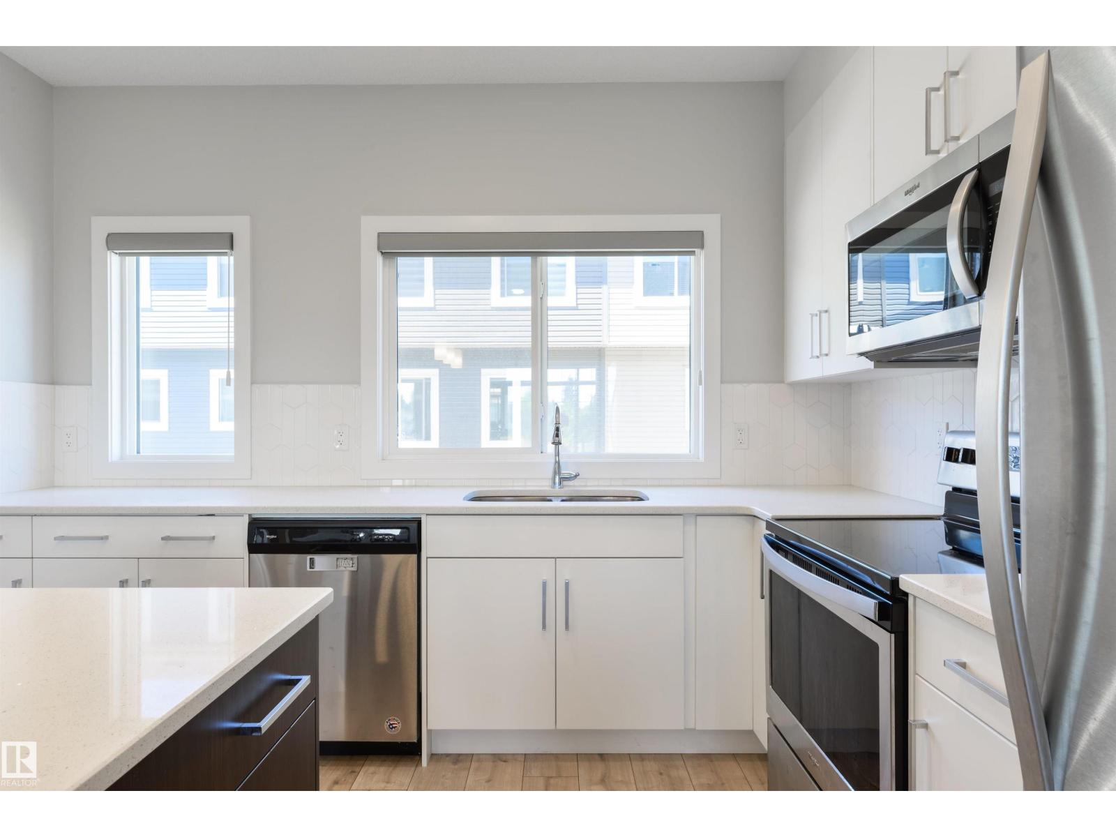 #3 11373 12 AV NW - 9