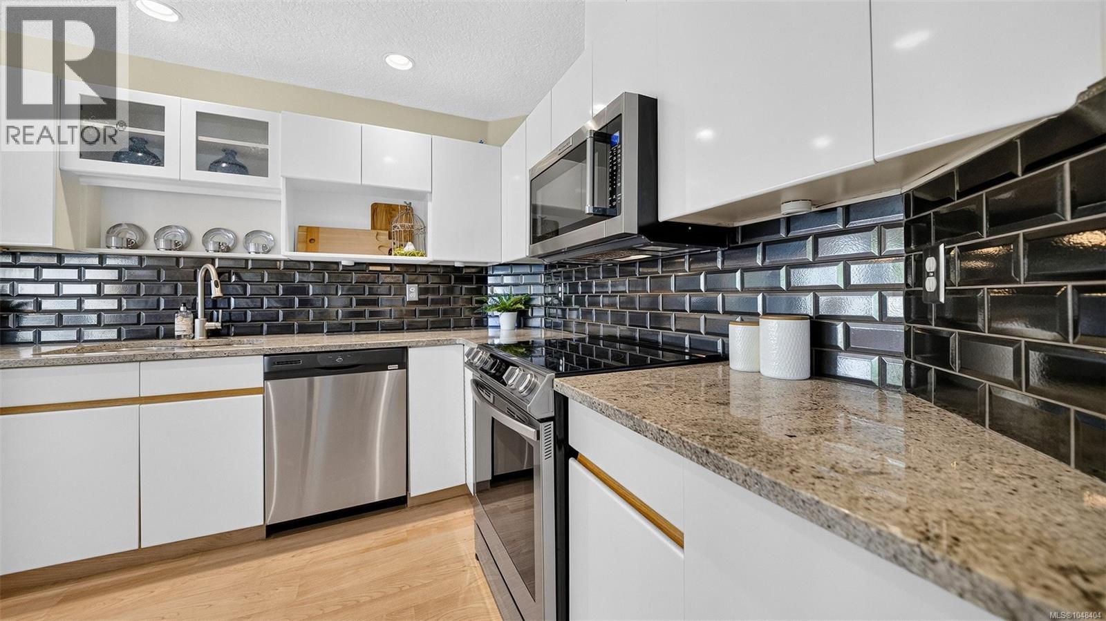 736 6880 Wallace Drive, Central Saanich