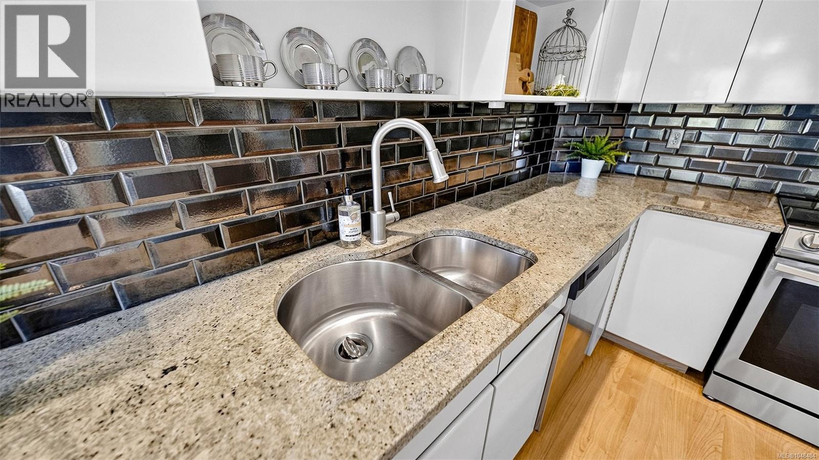 736 6880 Wallace Drive, Central Saanich