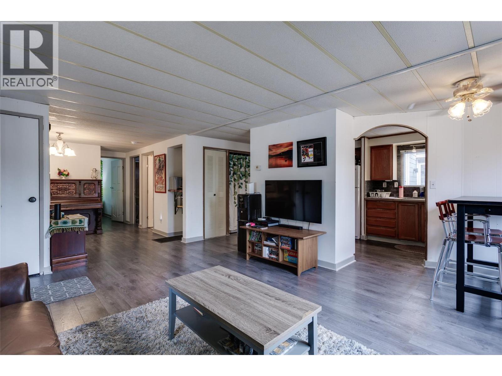 109 1999 97 Highway South, Westbank