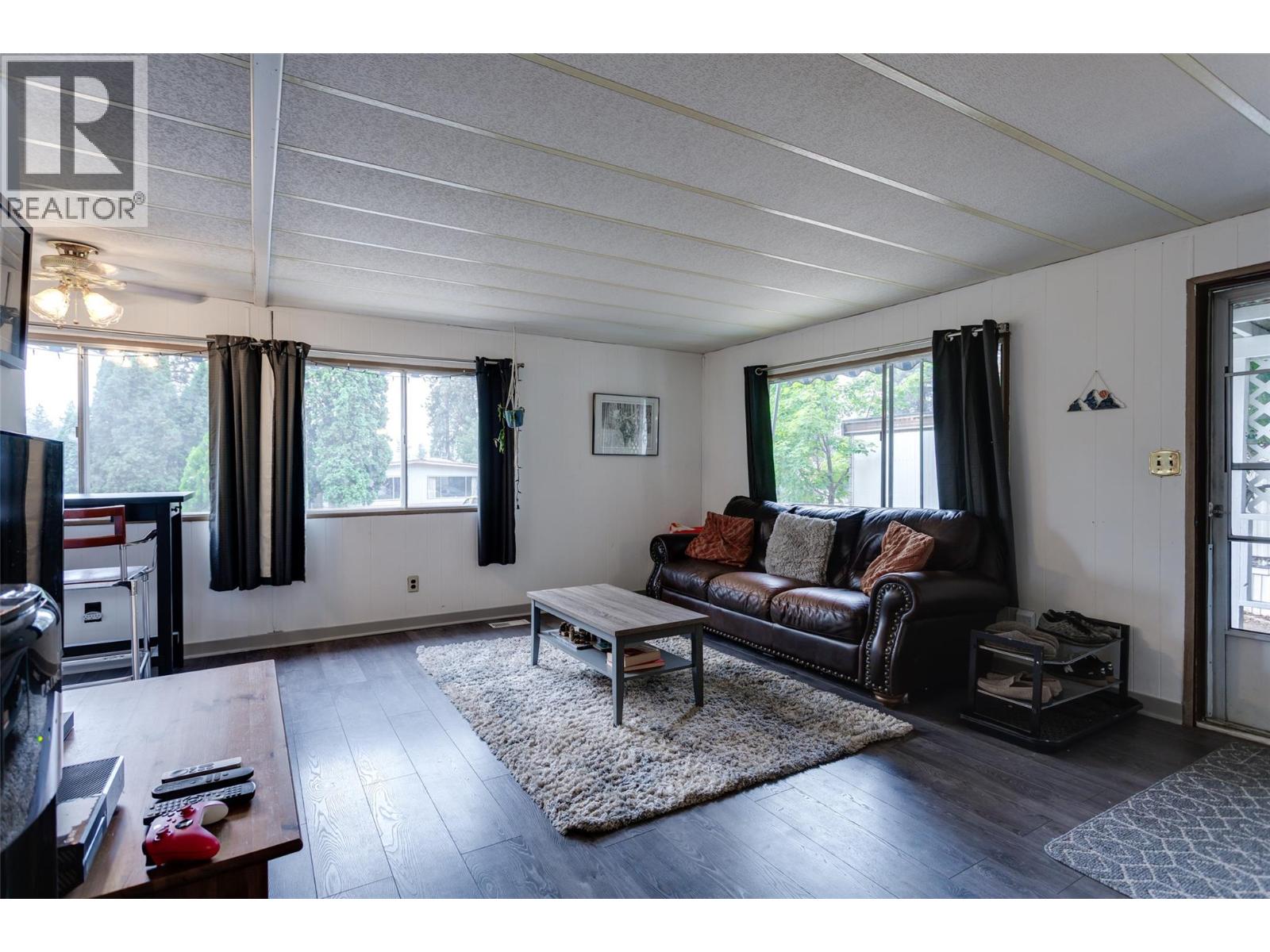109 1999 97 Highway South, Westbank