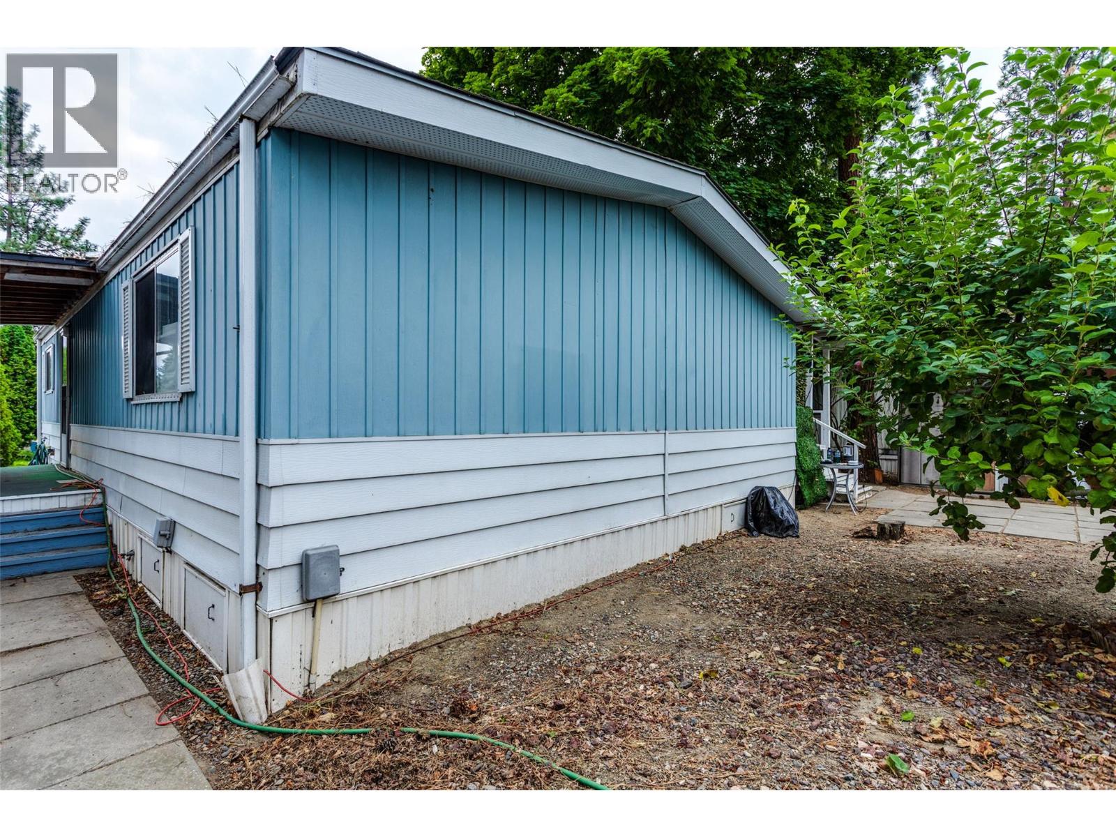 109 1999 97 Highway South, Westbank