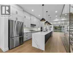 5pc Bathroom - 1810 19 Avenue Nw, Calgary, AB T2M1B5 Photo 9