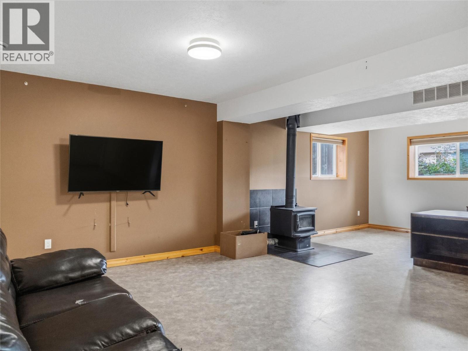 8705 19A Street - Image 31