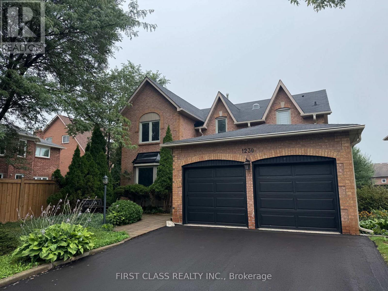 Photo of 1230 Glenashton Drive