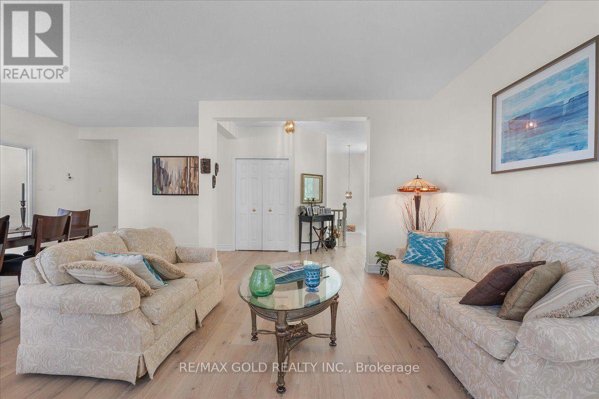 #2 465 COLUMBIA STREET W - Image 11
