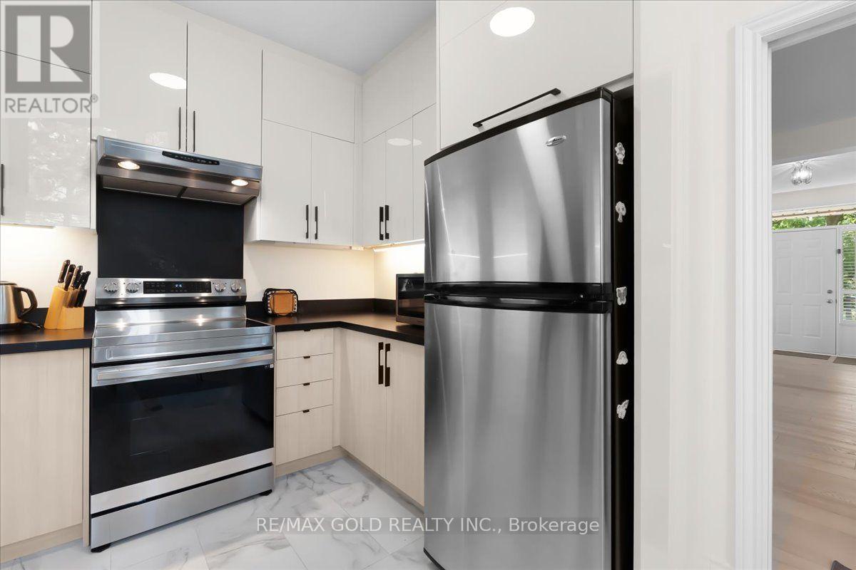 #2 465 COLUMBIA STREET W - Image 16