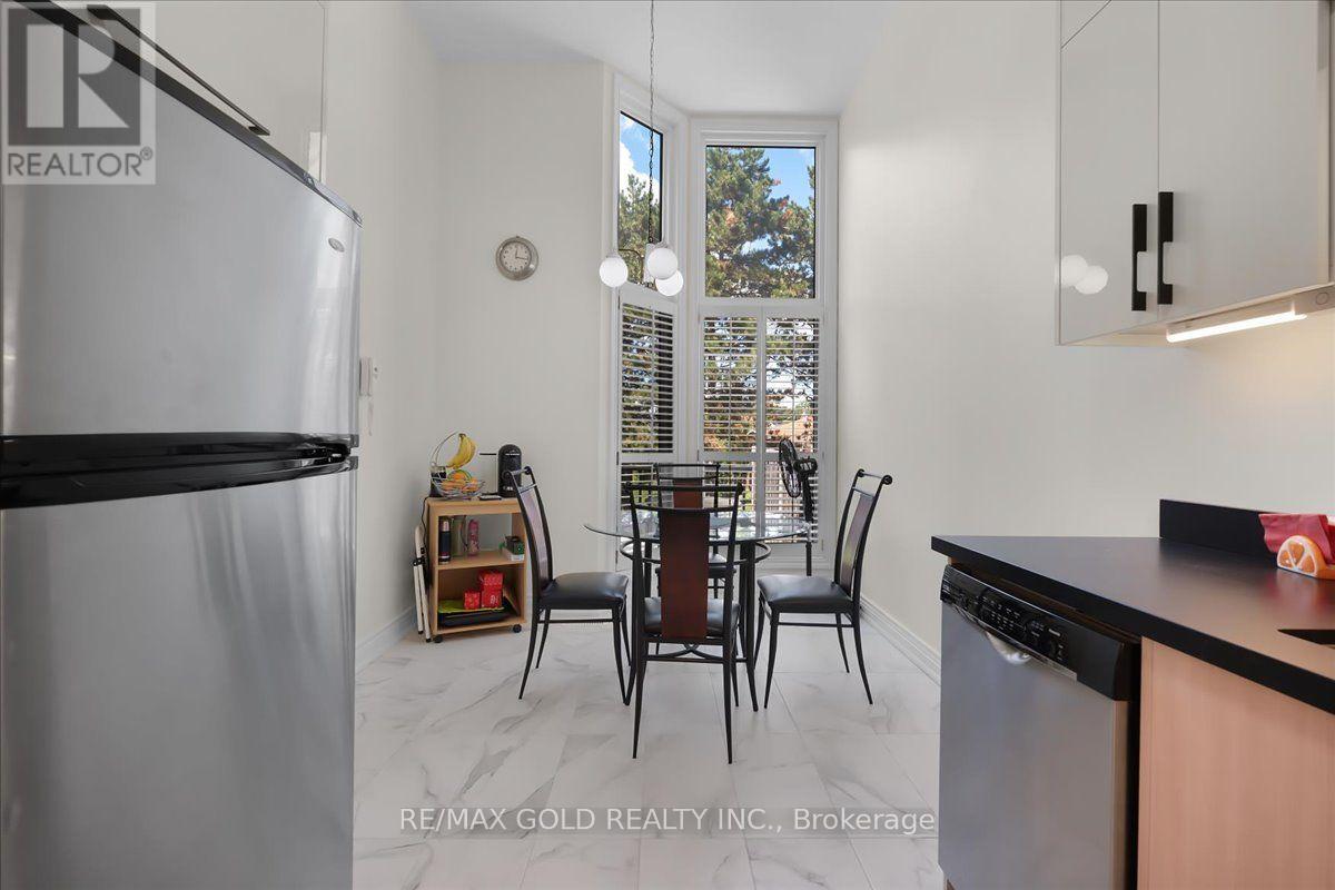 #2 465 COLUMBIA STREET W - Image 17