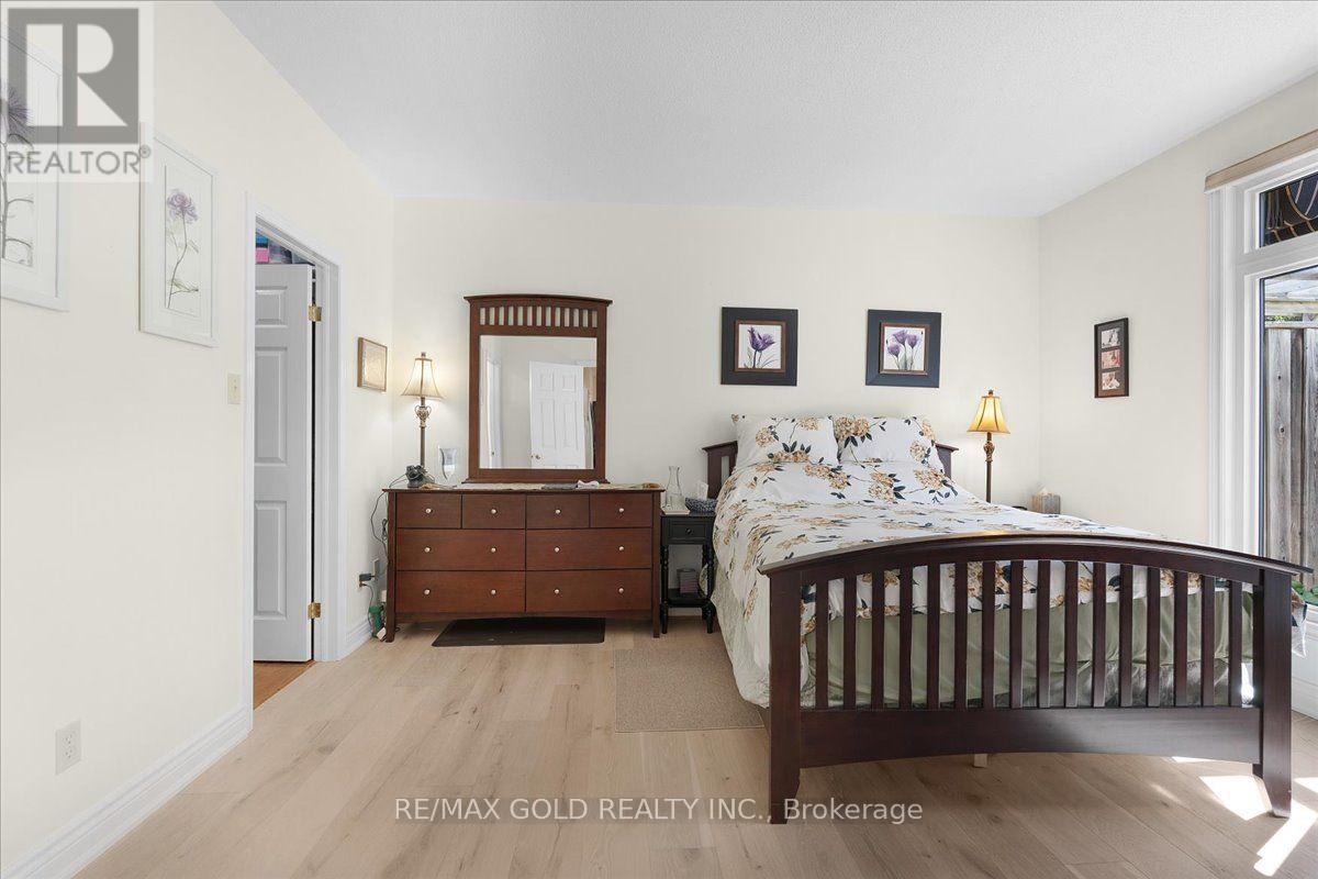 #2 465 COLUMBIA STREET W - Image 18