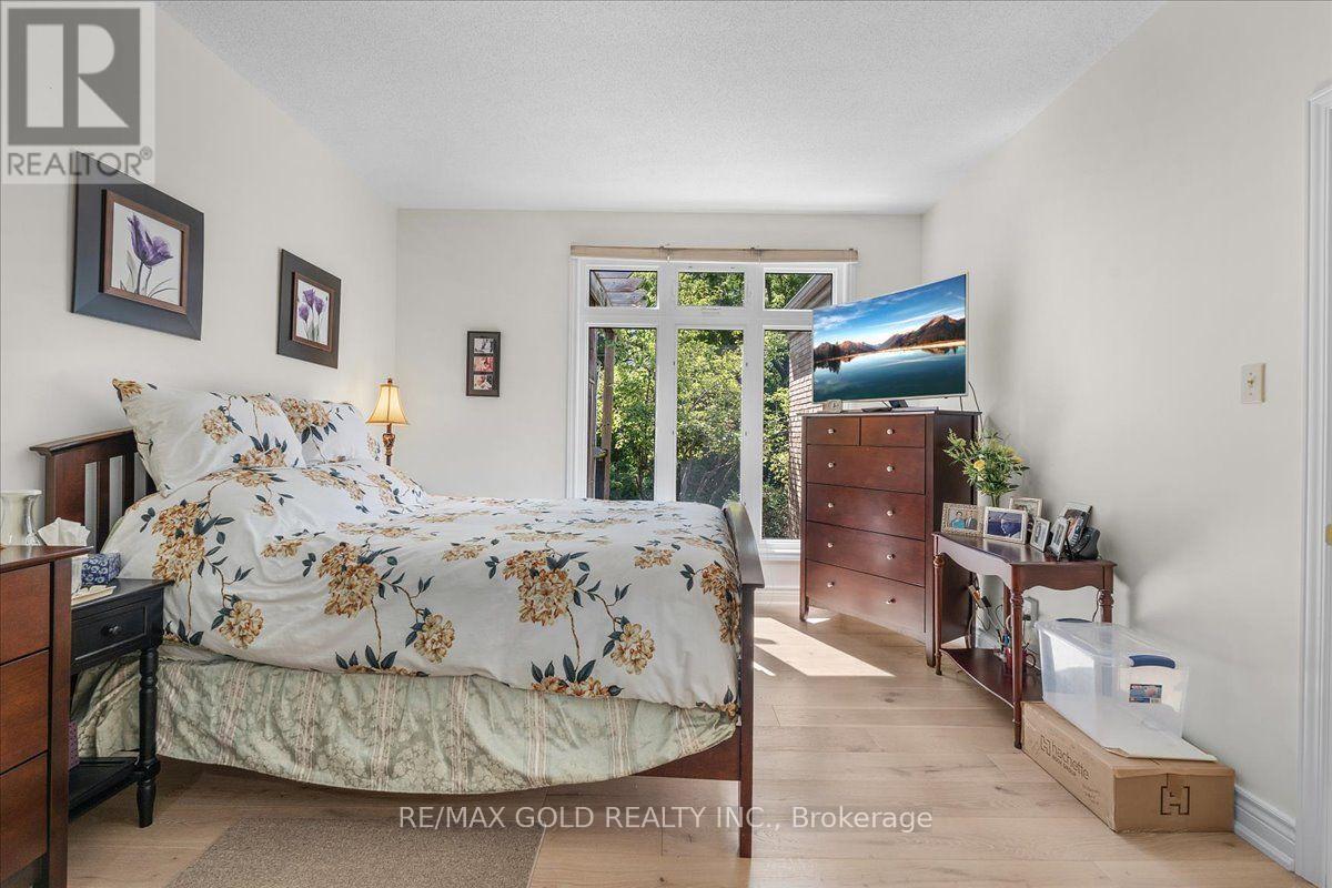 #2 465 COLUMBIA STREET W - Image 19