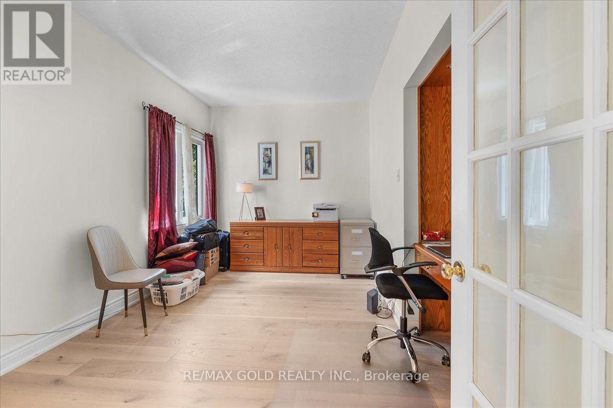 #2 465 COLUMBIA STREET W - Image 23