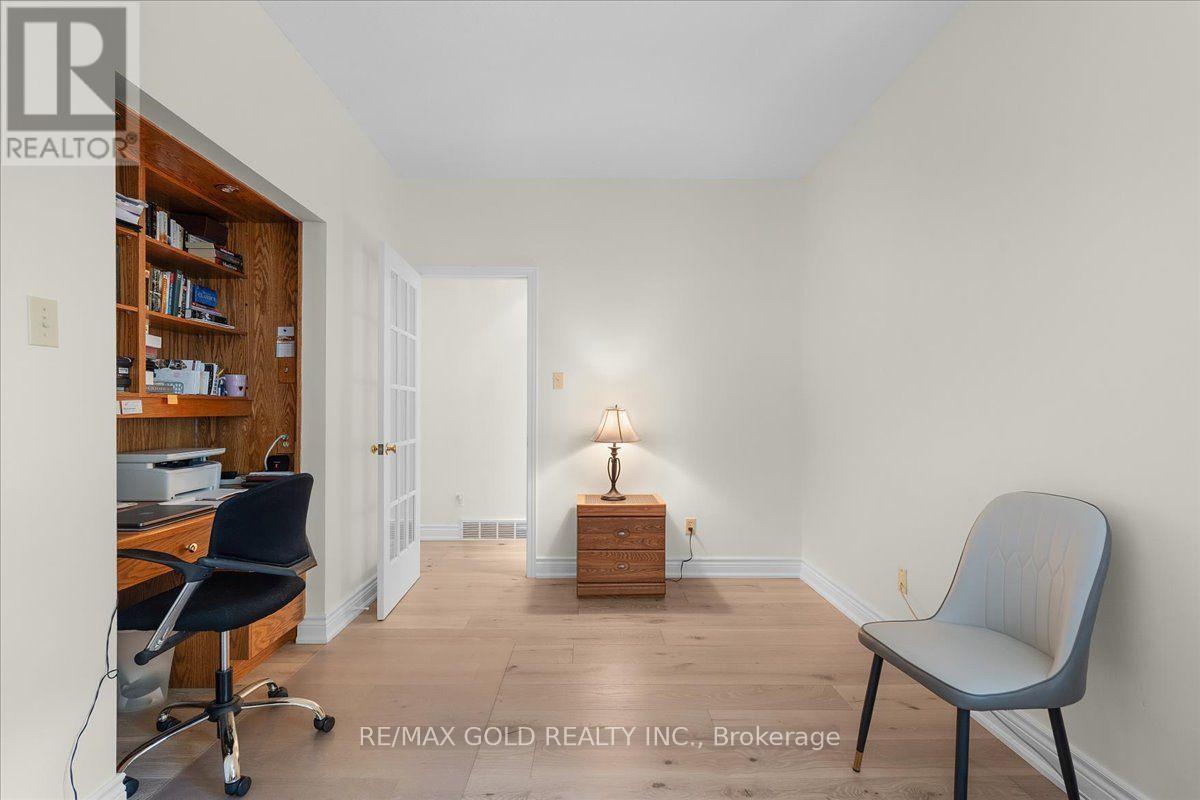 #2 465 COLUMBIA STREET W - Image 24