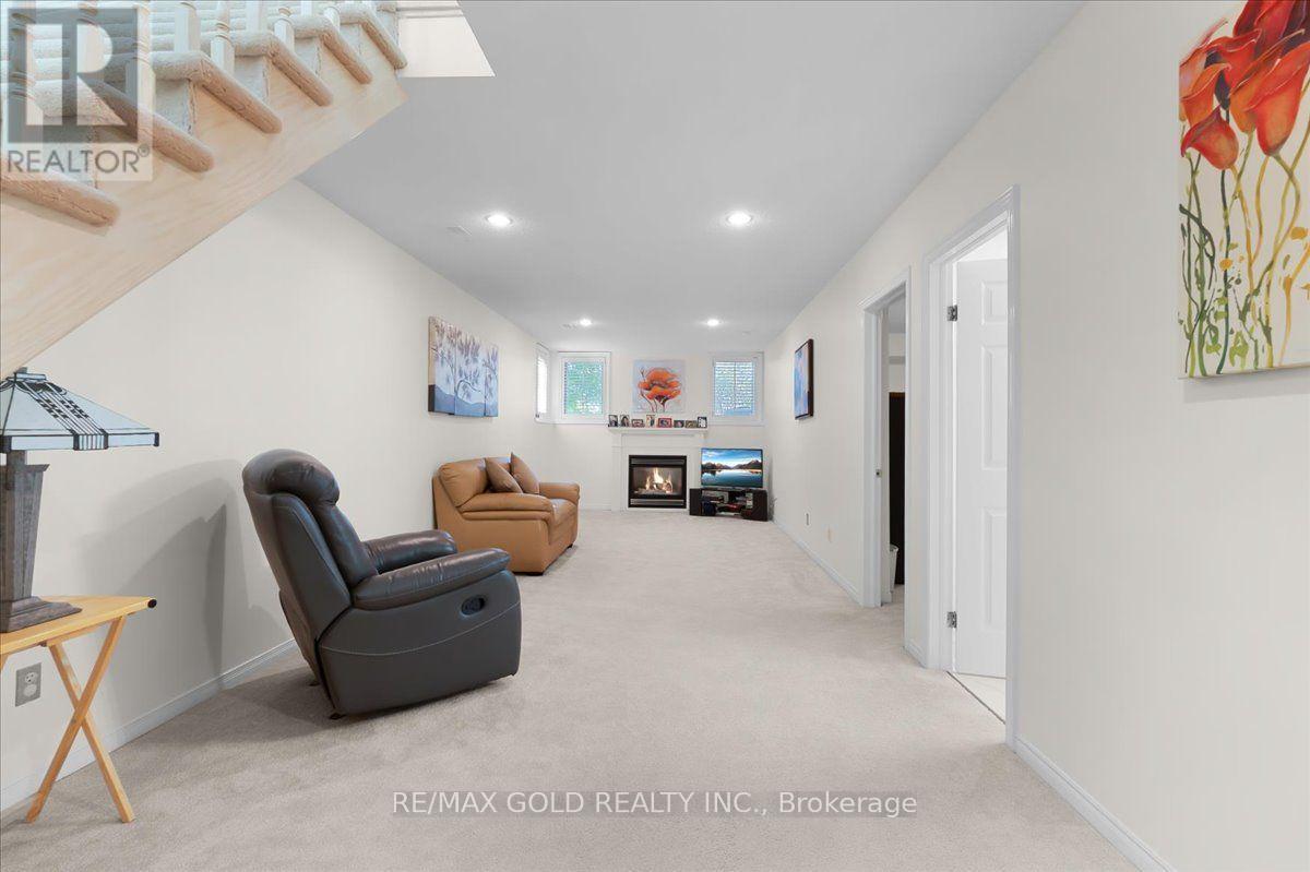 #2 465 COLUMBIA STREET W - Image 27