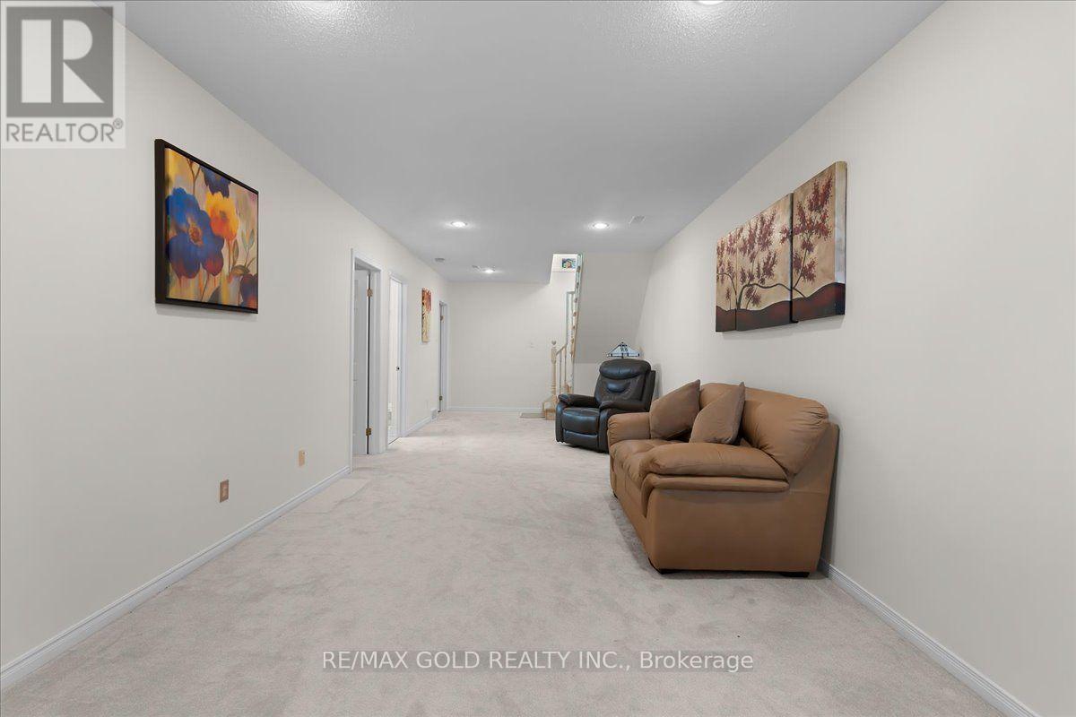 #2 465 COLUMBIA STREET W - Image 28