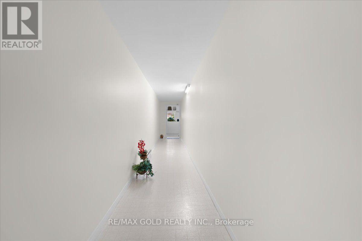 #2 465 COLUMBIA STREET W - Image 32