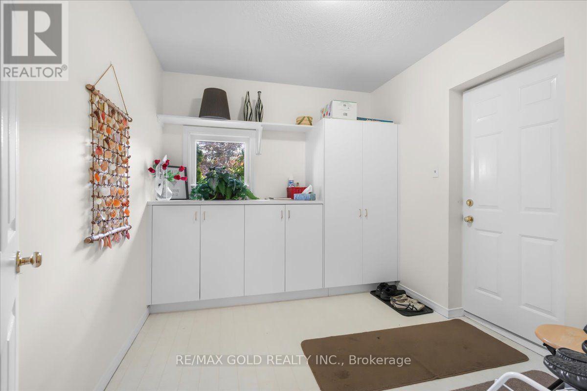 #2 465 COLUMBIA STREET W - Image 33