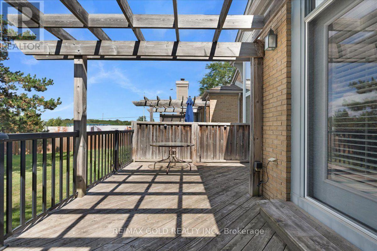 #2 465 COLUMBIA STREET W - Image 35