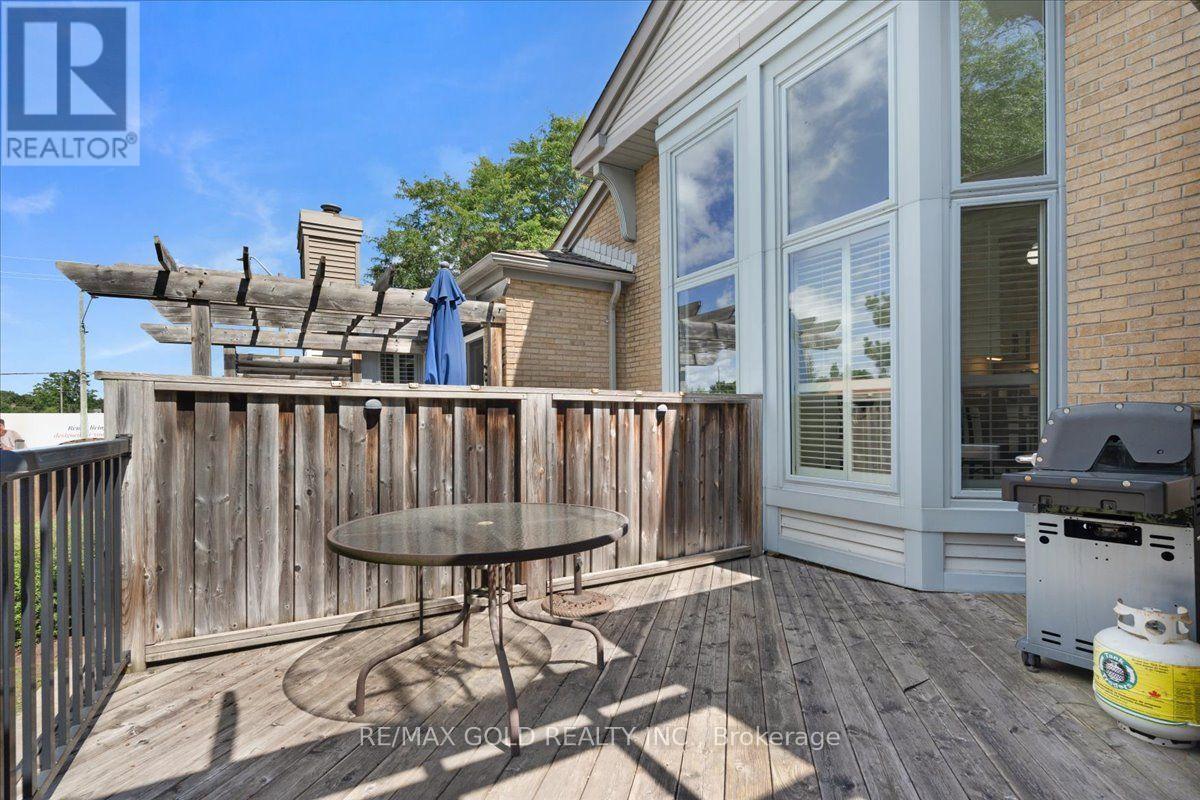 #2 465 COLUMBIA STREET W - Image 36