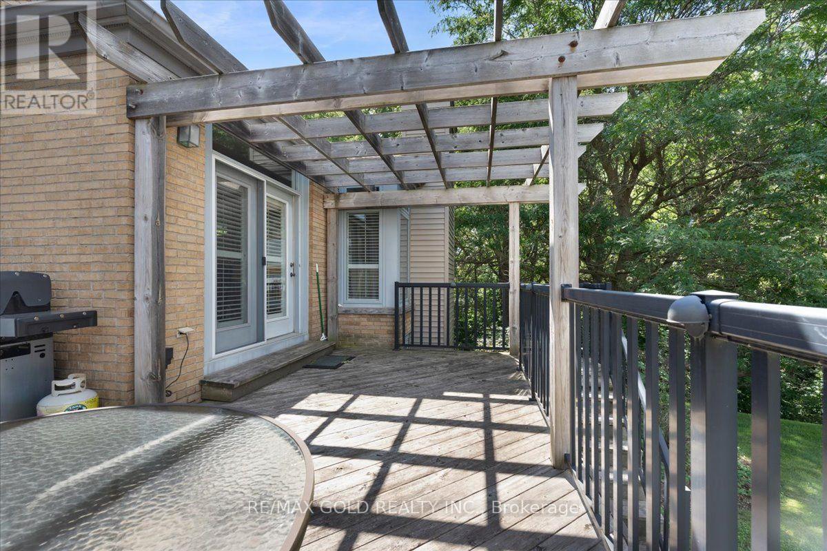 #2 465 COLUMBIA STREET W - Image 37