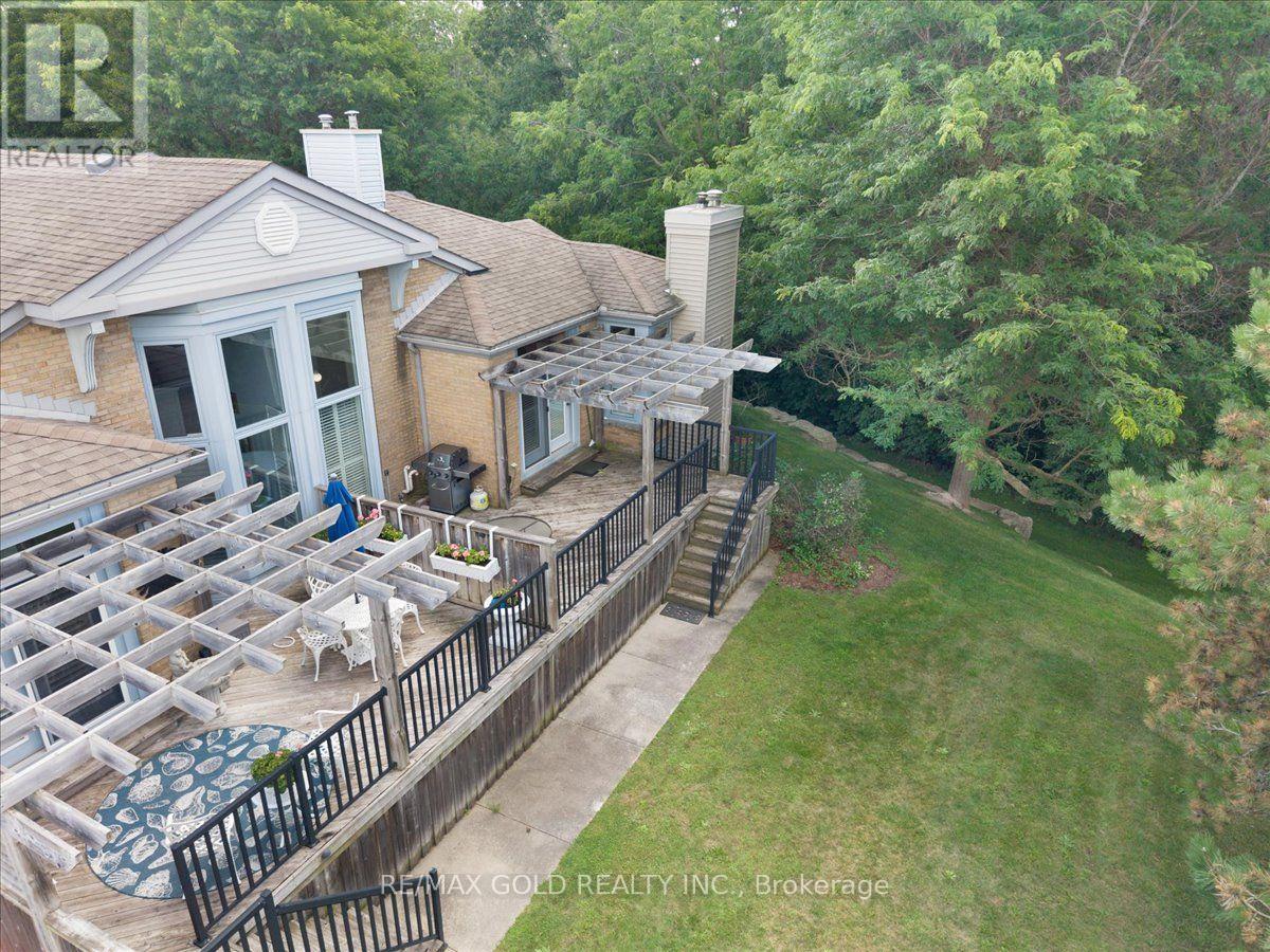 #2 465 COLUMBIA STREET W - Image 39