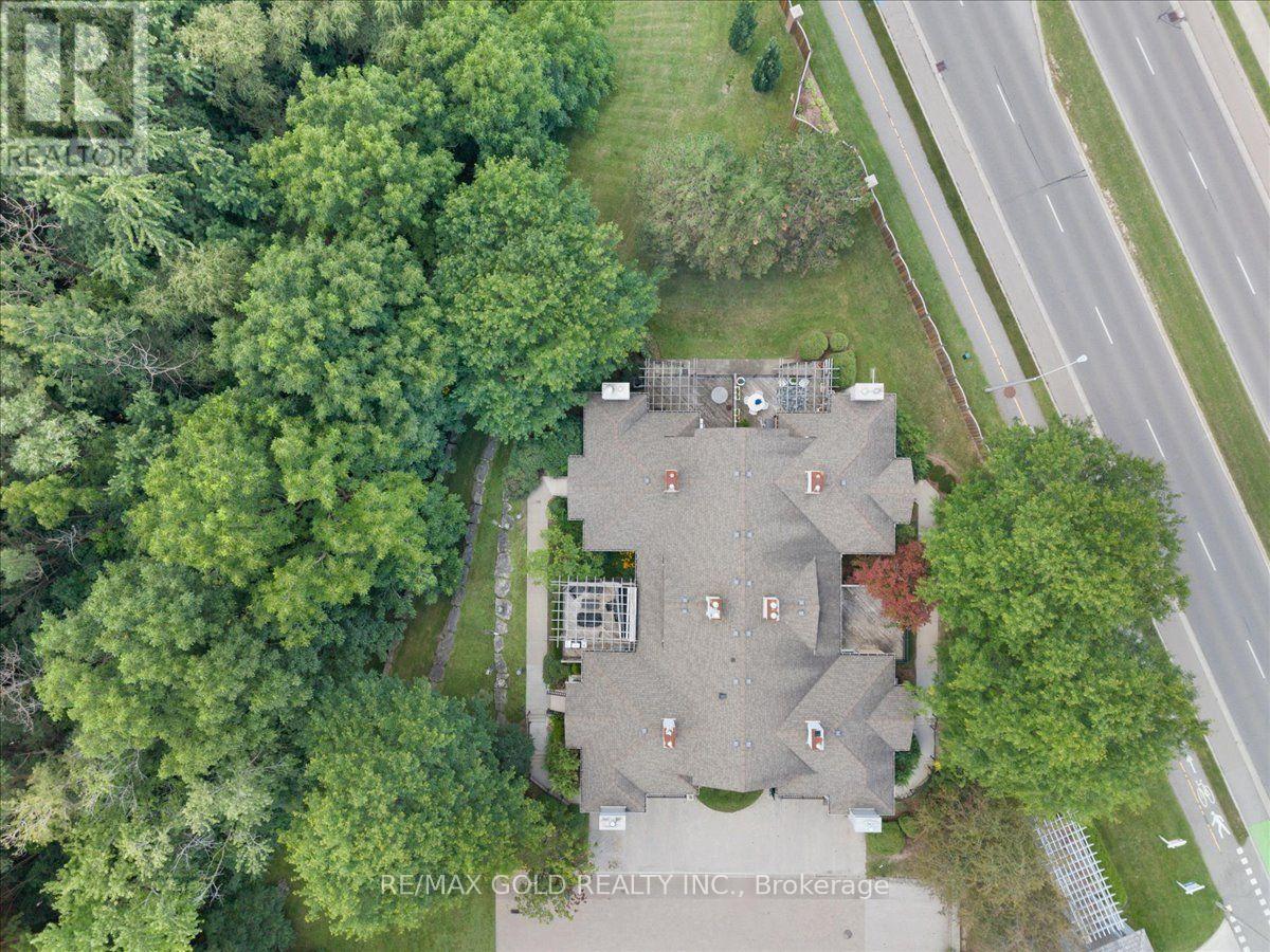 #2 465 COLUMBIA STREET W - Image 40