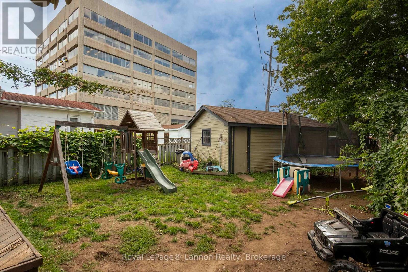 223 MARKS ST S - Image 33