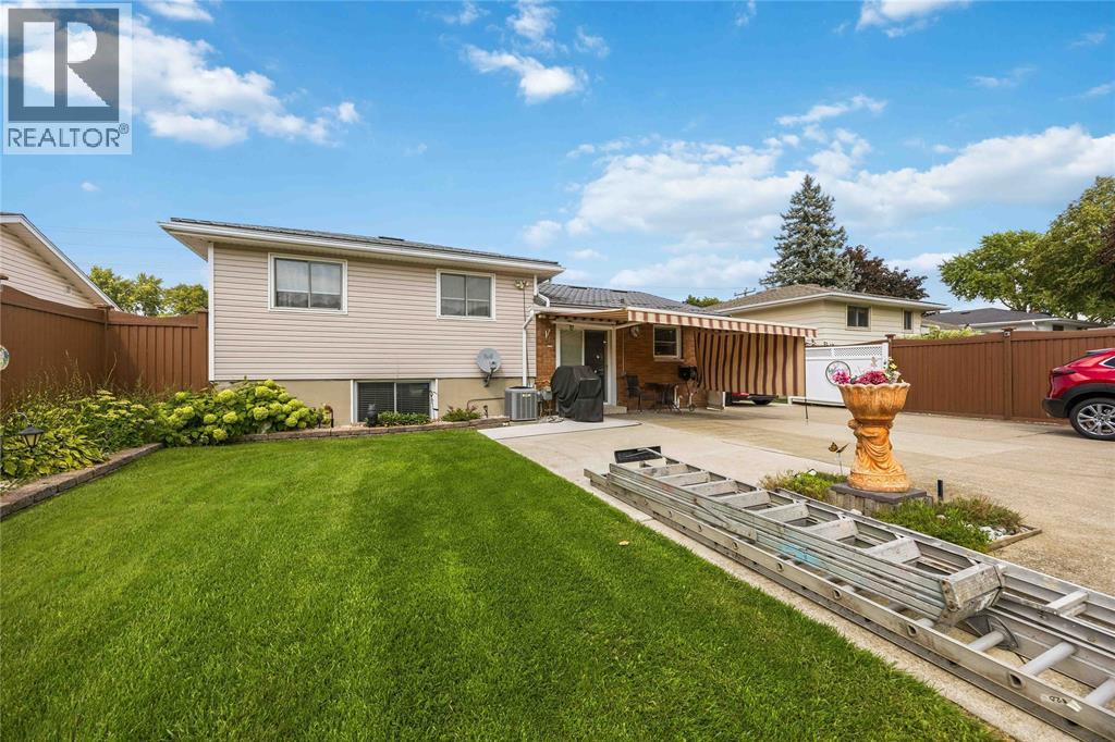 819 WELLINGTON STREET - 42