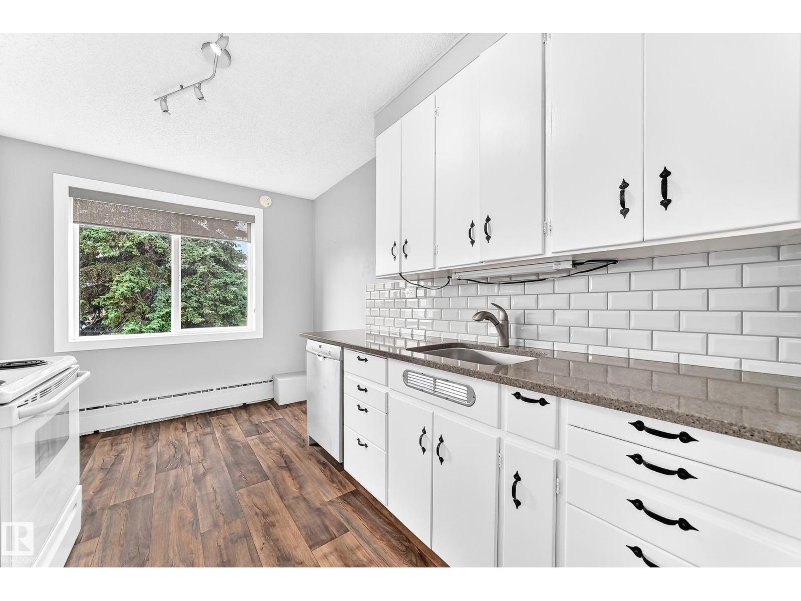 #8 7317 118 ST NW - 11