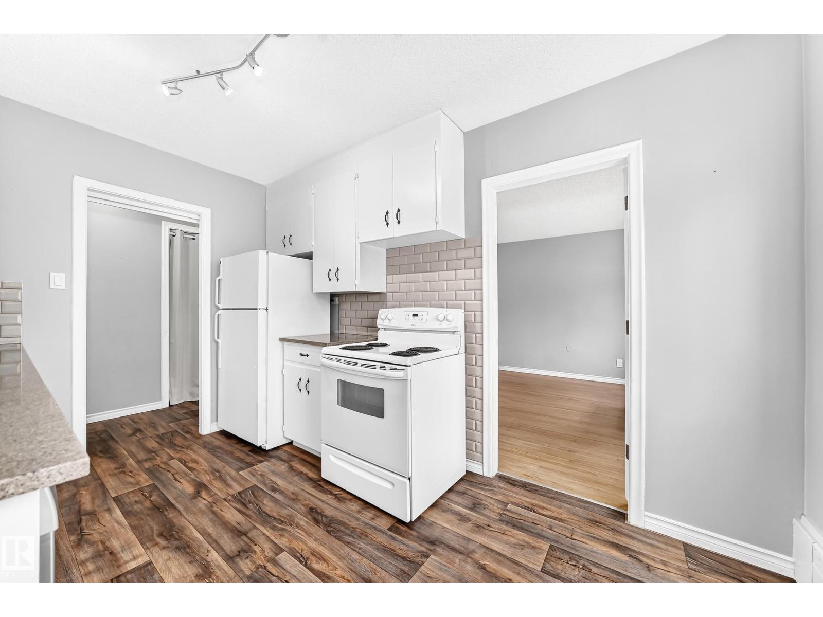 #8 7317 118 ST NW - 18