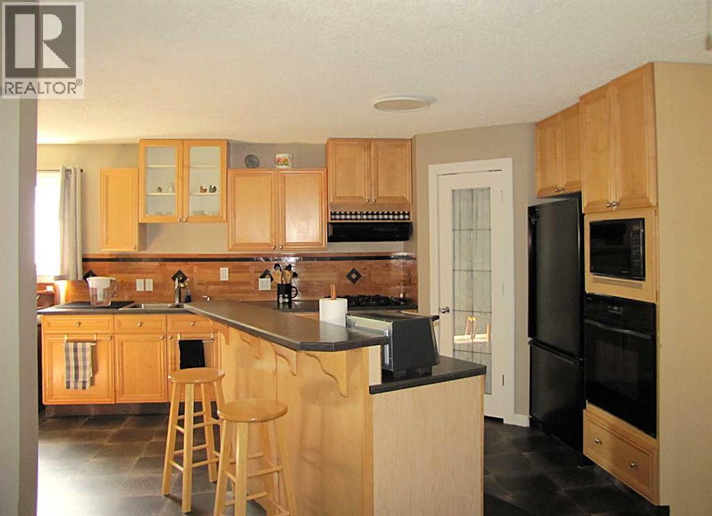 4923 52 Avenue - Image 11