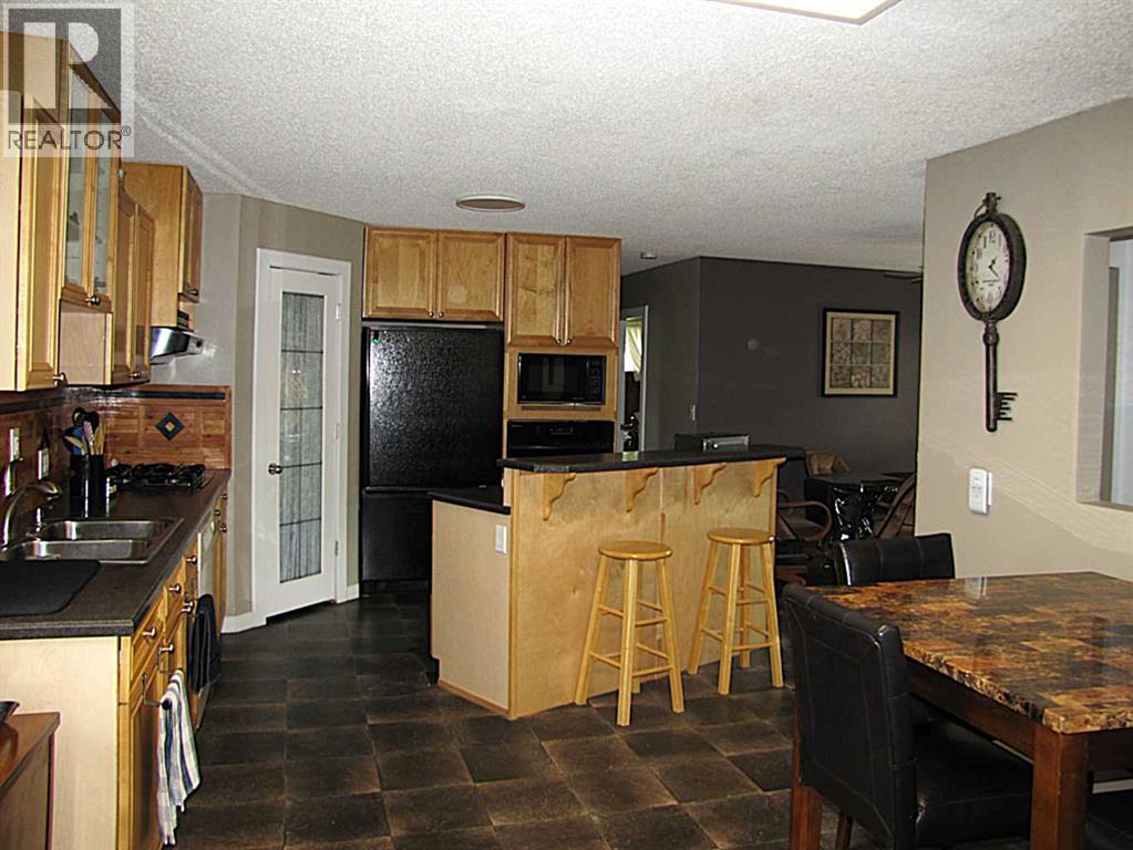 4923 52 Avenue - Image 6