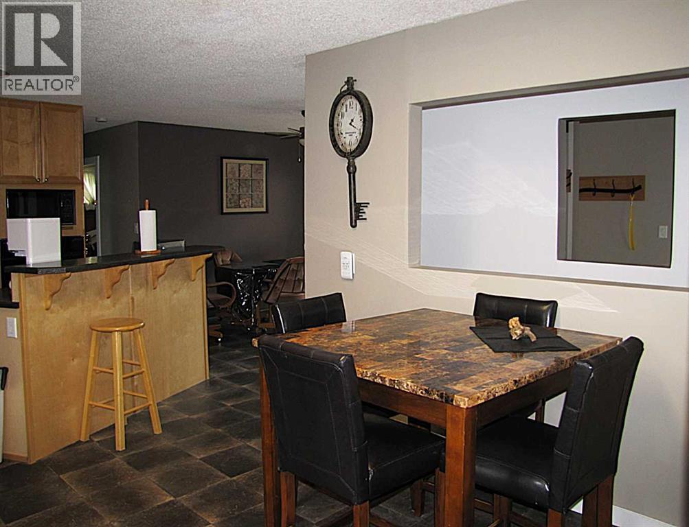 4923 52 Avenue - Image 5