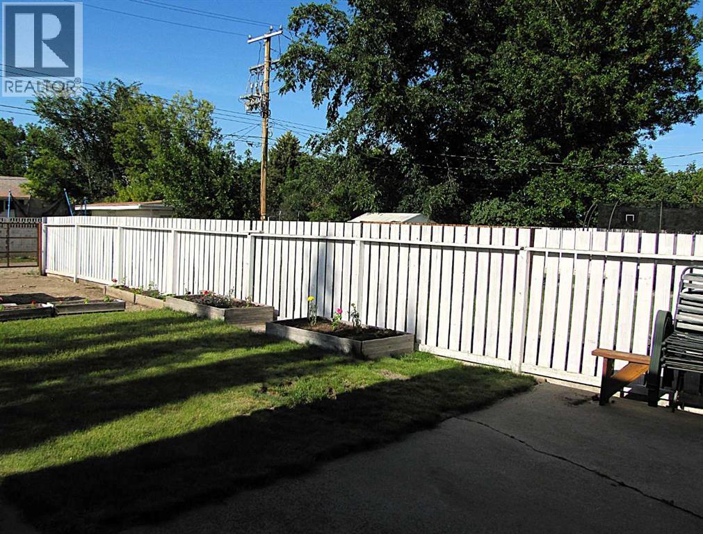 4923 52 Avenue - Image 32