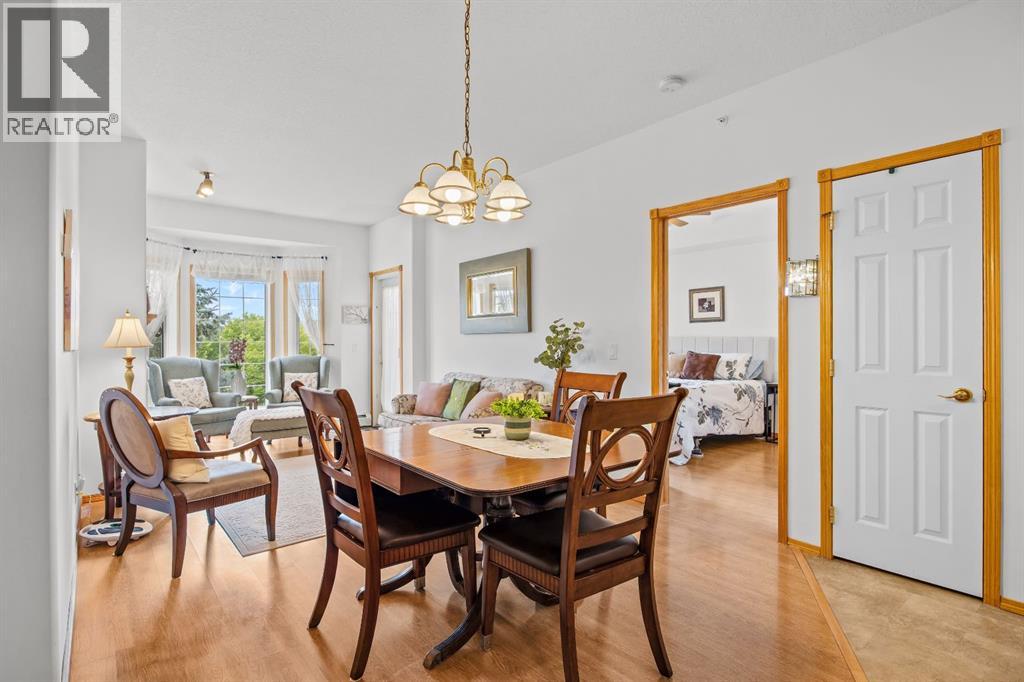 317, 728 Country Hills Road NW, Calgary, Alberta, T3K5K8