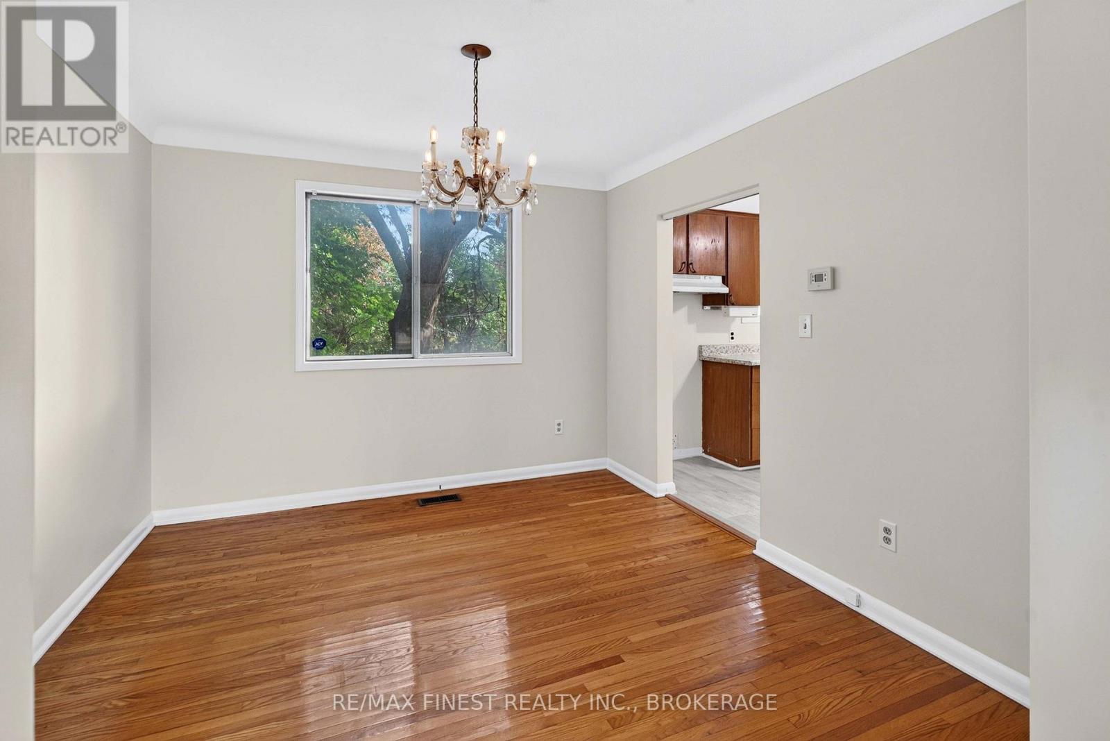 92 CLIFF CRESCENT - 12