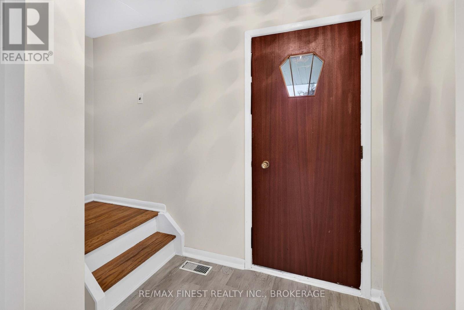 92 CLIFF CRESCENT - 16