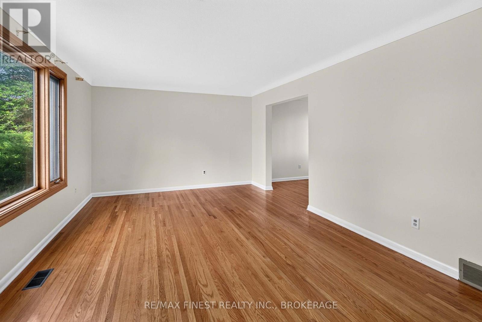 92 CLIFF CRESCENT - 18