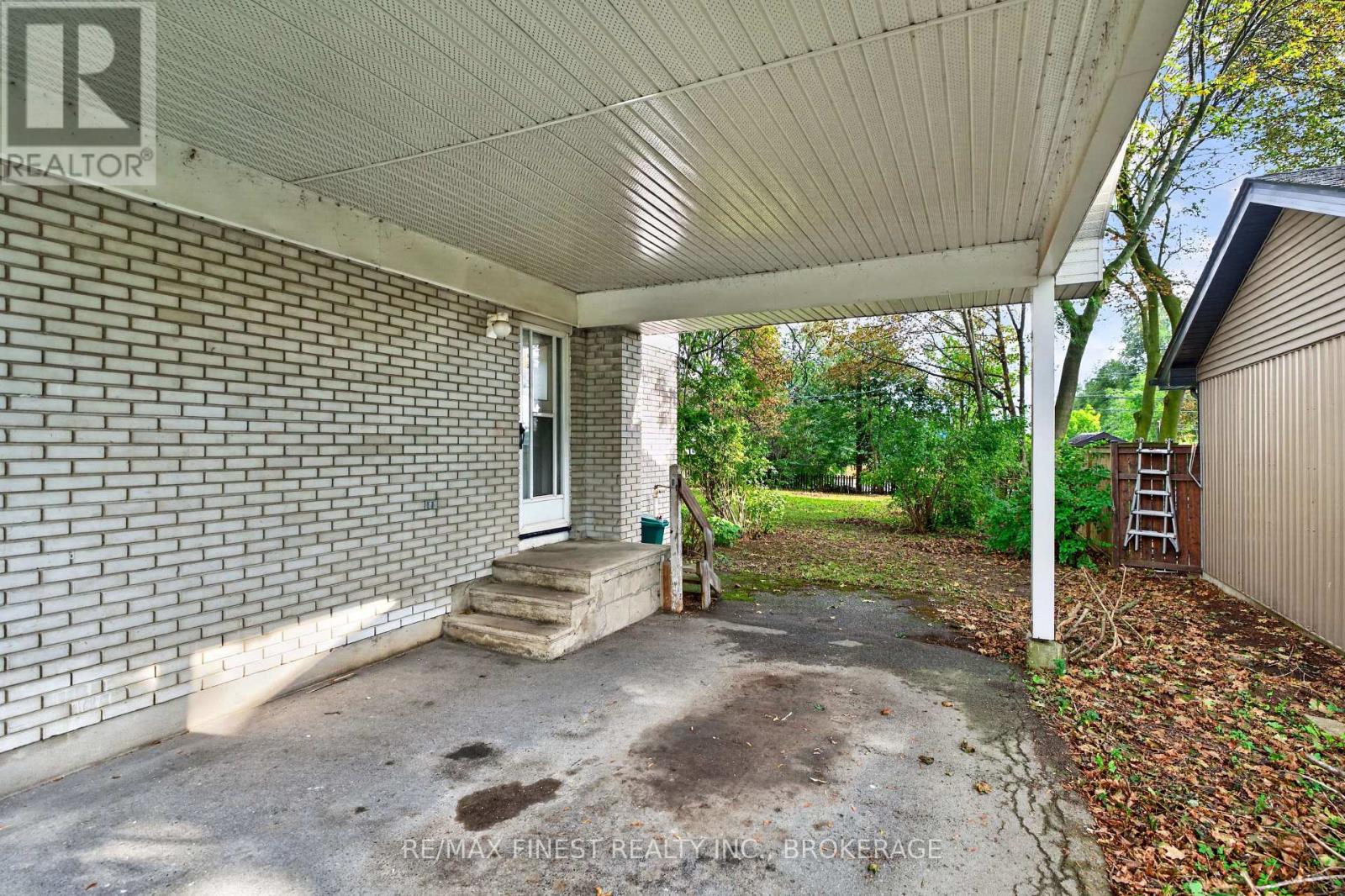 92 CLIFF CRESCENT, Kingston (Central City West) — photo 4