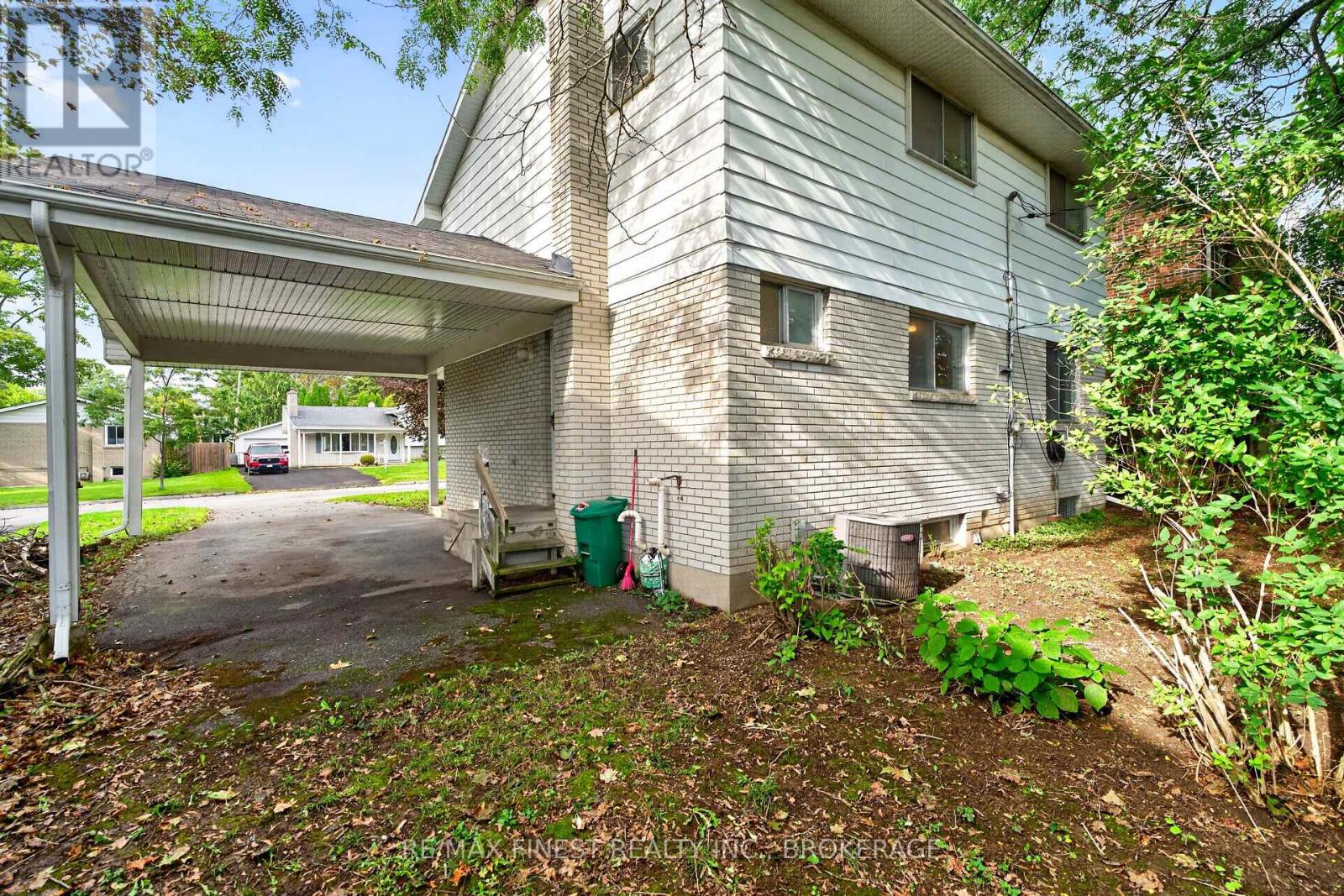 92 CLIFF CRESCENT, Kingston (Central City West) — photo 8