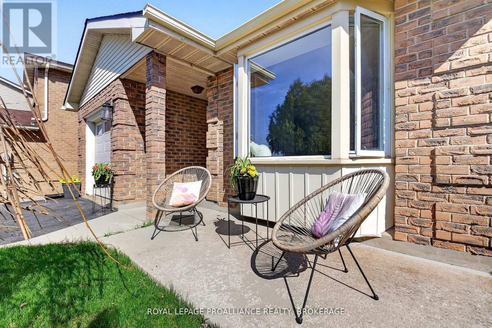 16 Grenadier Drive, Kingston (Kingston East (Incl Barret Crt)), Ontario, K7K6E8, Kingston (Kingston East (Incl Barret Crt)), Ontario — photo 4 of 5