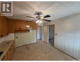 Family room - 1301 107th Street, North Battleford, SK S9A1Z6 Photo 7