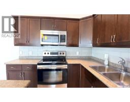 4pc Ensuite bath - 1 697 Sun Valley Drive, Estevan, SK S4A2X7 Photo 10