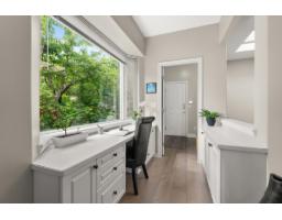 15507 Columbia Avenue, White Rock, BC V4B1K5 Photo 22