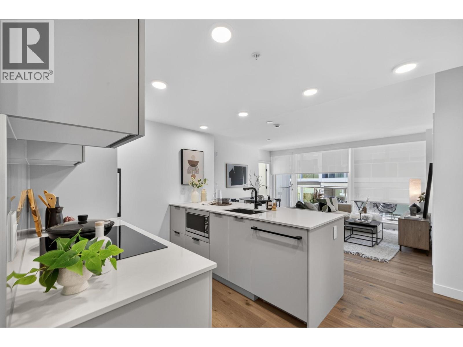 #202 8030 OAK Street, Vancouver, British Columbia, V6P0M9, Vancouver, British Columbia — photo 1 of 5