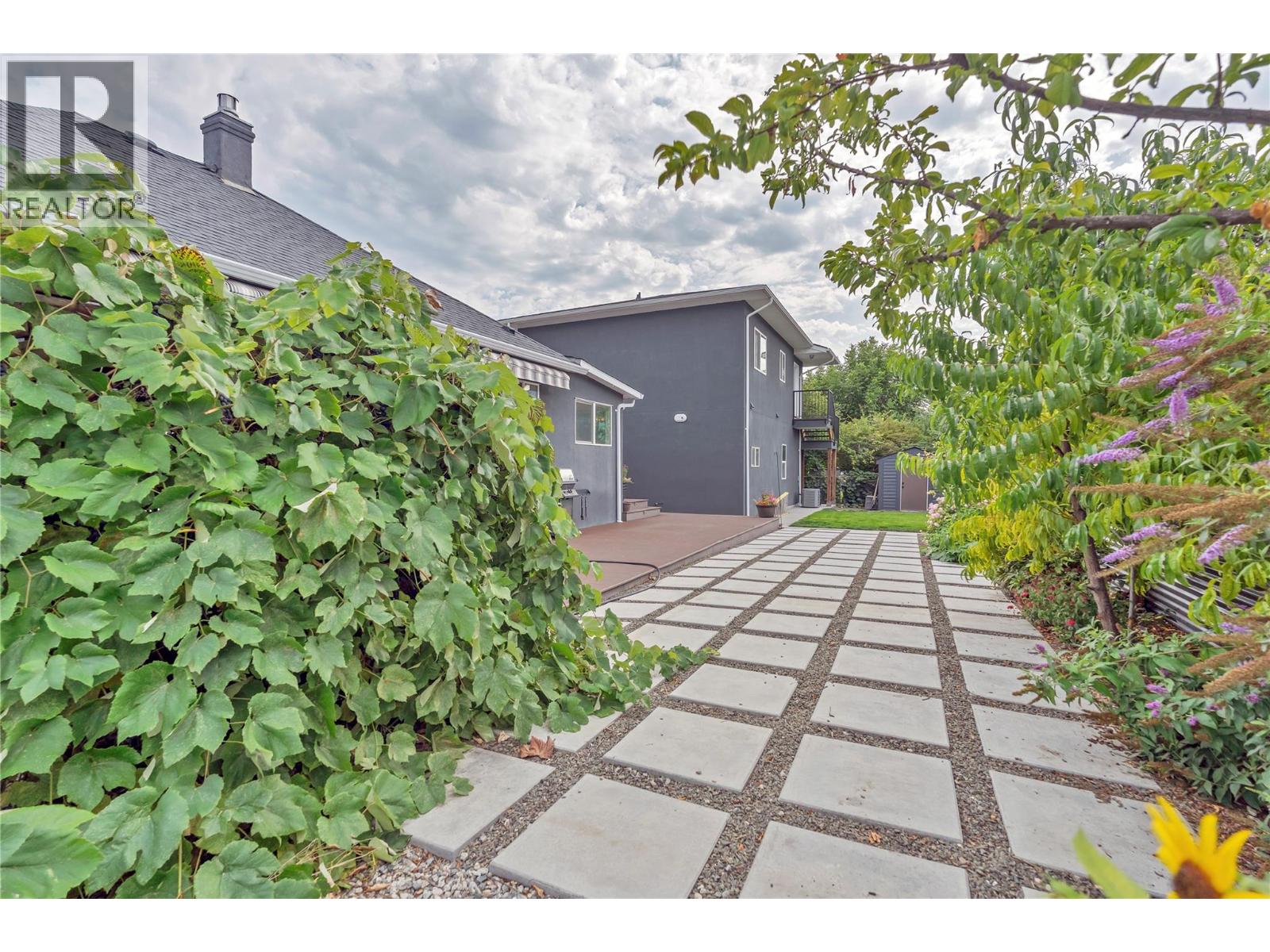 11317 Prairie Valley Road, Summerland