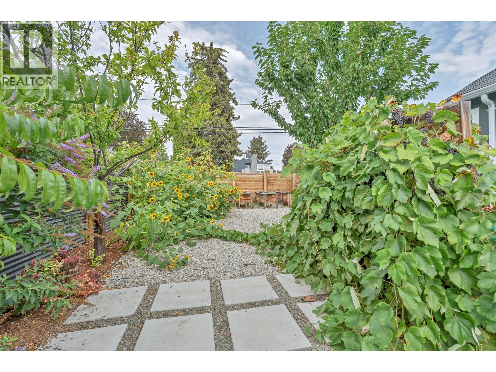 11317 Prairie Valley Road, Summerland