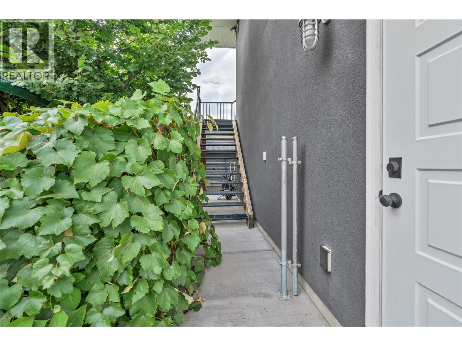 11317 Prairie Valley Road, Summerland