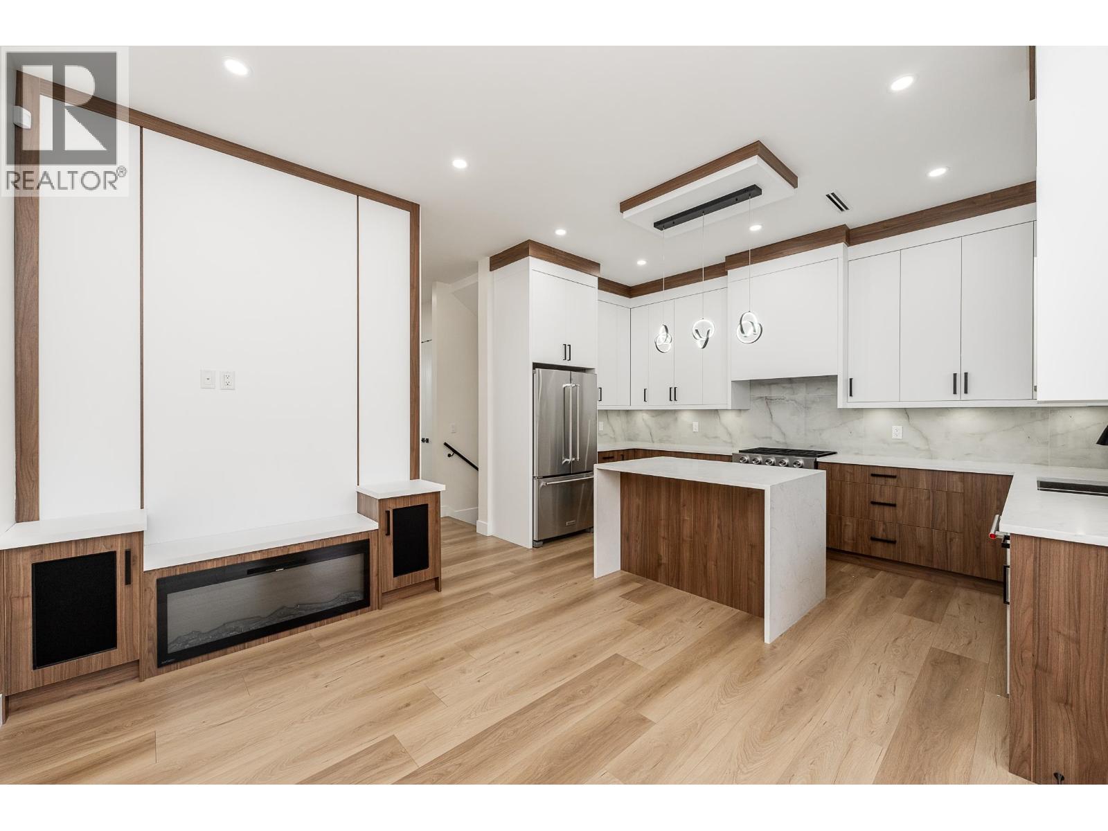 101 1149 DANSEY AVENUE, Coquitlam