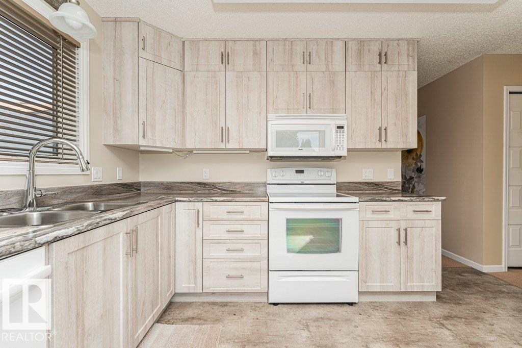 10439 14 AV NW - 18