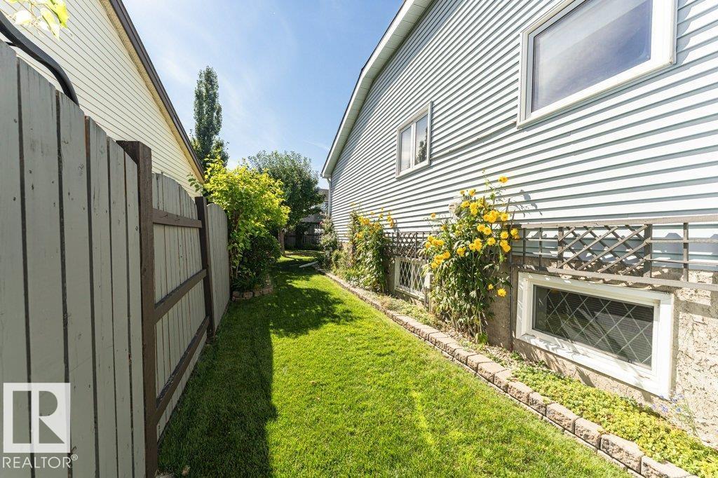 10439 14 AV NW - 53